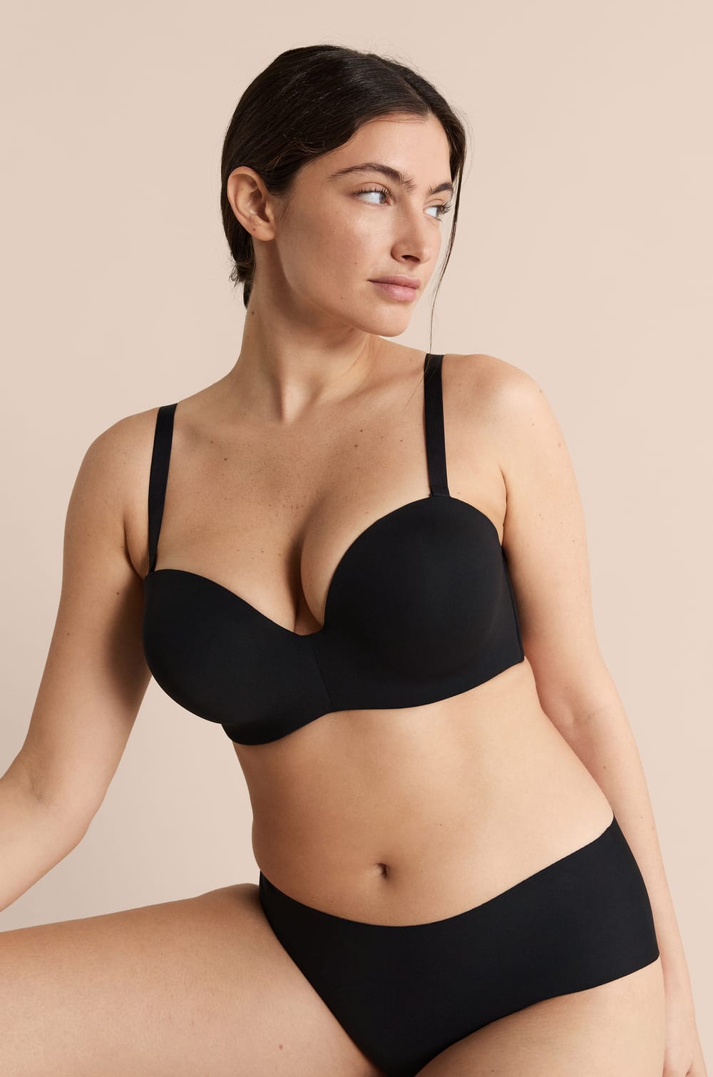 Sujetador bandeau, copas C-E, tirantes desmontables;${refinementColor}