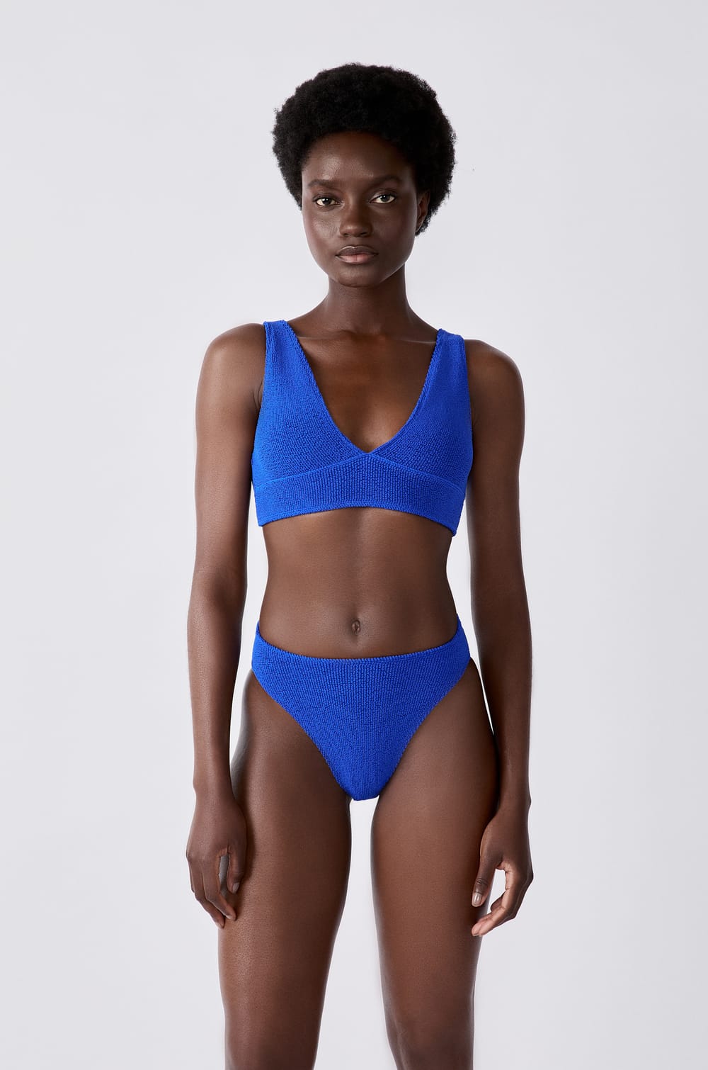 Triangle haut de maillot en matière extensible;${refinementColor}