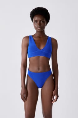 Triangle haut de maillot en matière extensible;${refinementColor}