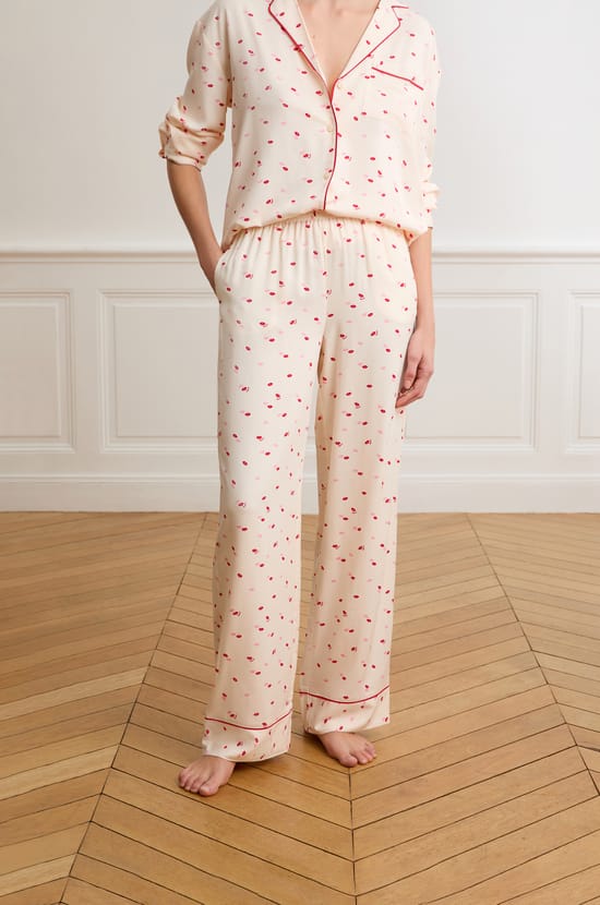 Pantalon de pyjama satin&eacute; &agrave; motifs bisous;${refinementColor}