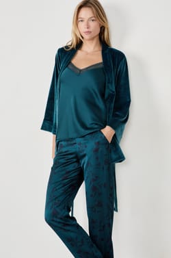 Ensemble de pyjama 3 pièces satiné;${refinementColor}