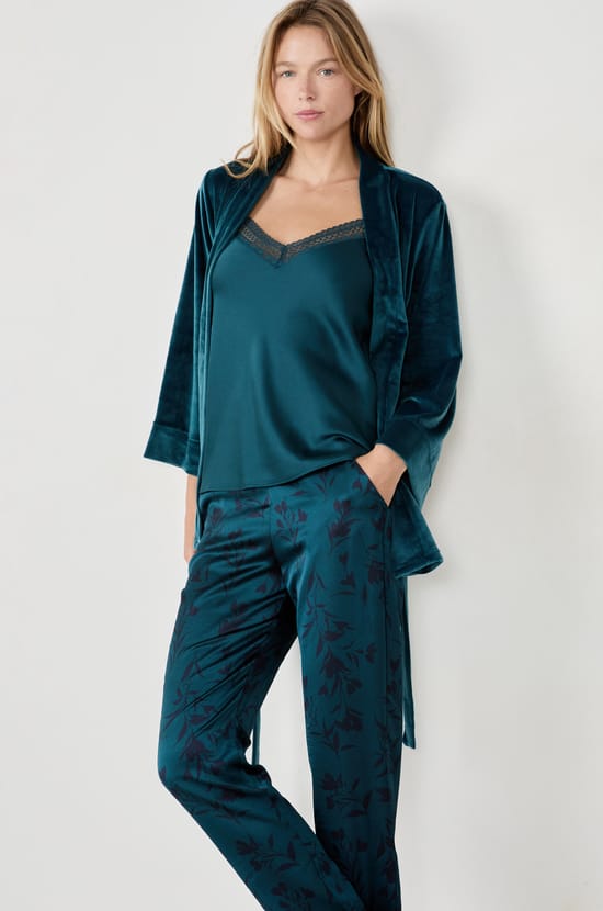 Ensemble de pyjama 3 pièces satiné;${refinementColor}