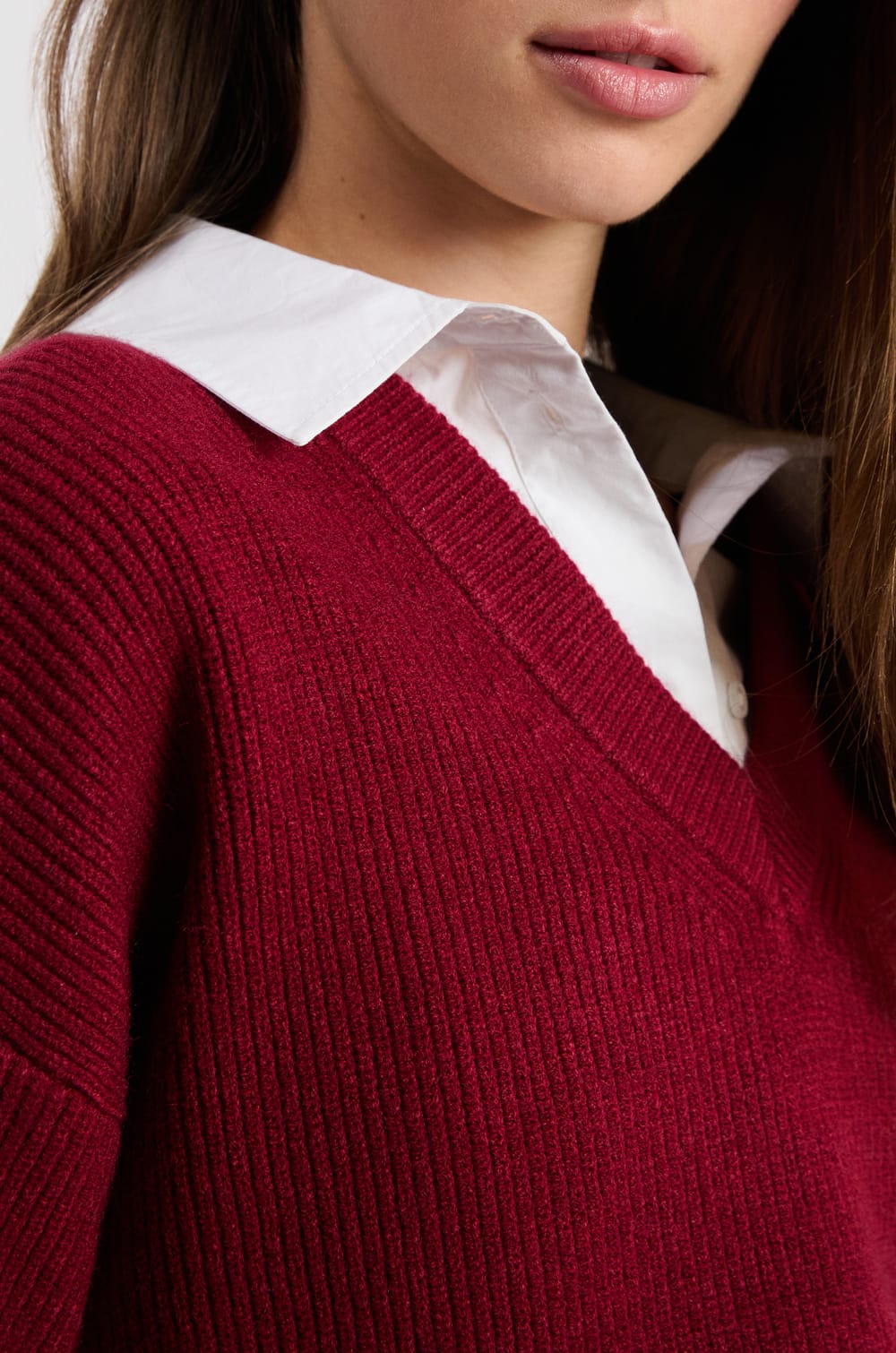 Pull col V manches longues;${refinementColor}
