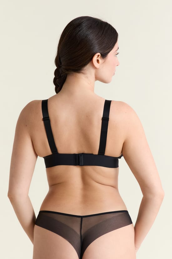 Wireless triangle bra in mesh;${refinementColor}