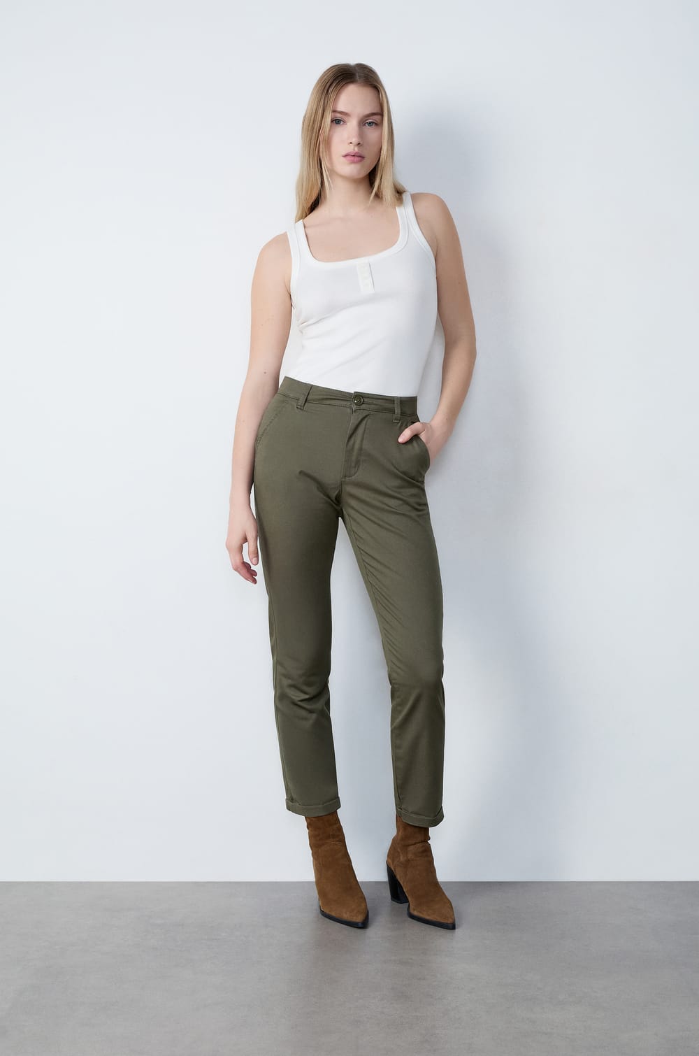 Carrot-Cut Trousers;${refinementColor}