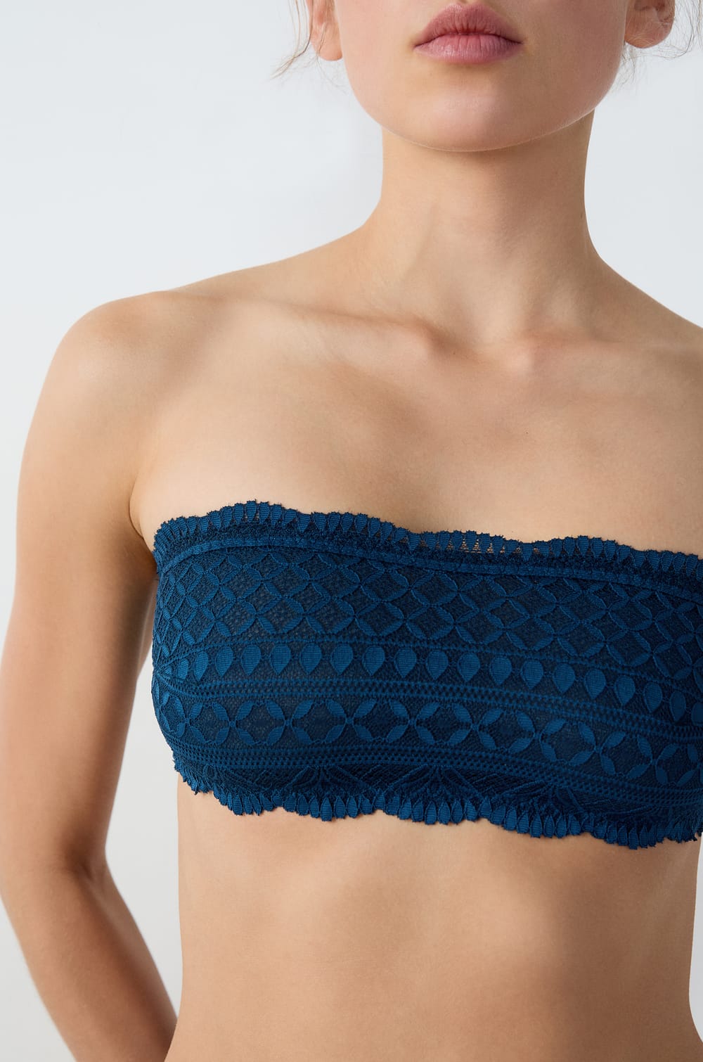 Lace Strapless Bra;${refinementColor}