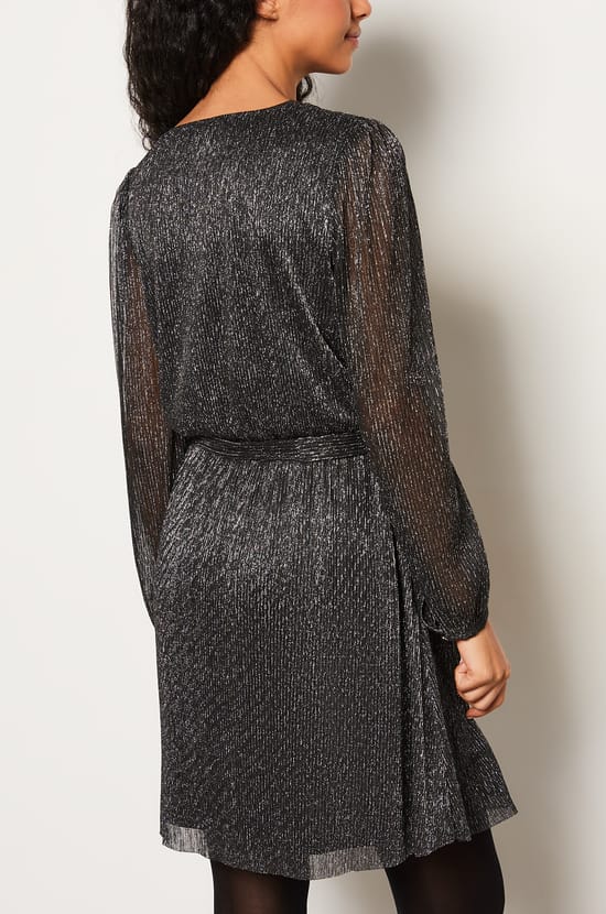 Robe courte à paillettes;${refinementColor}