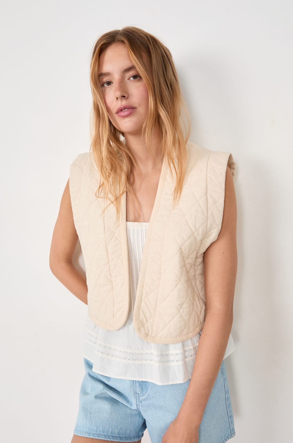 Mouwloos gewatteerd katoenen vest;${refinementColor}