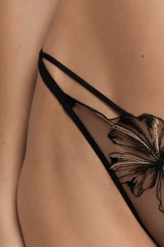 String mit Stickerei;${refinementColor}