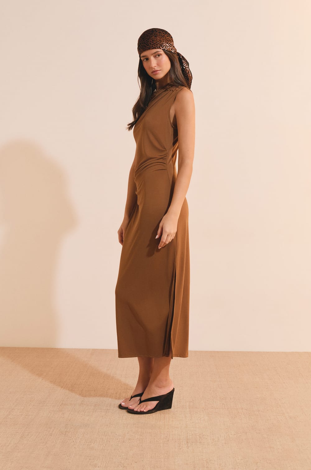 Robe longue drap&eacute;e;${refinementColor}