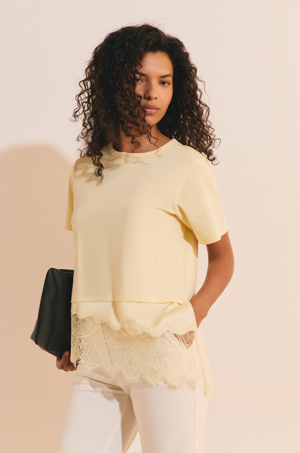T-shirt asym&eacute;trique avec dentelle en coton;${refinementColor}