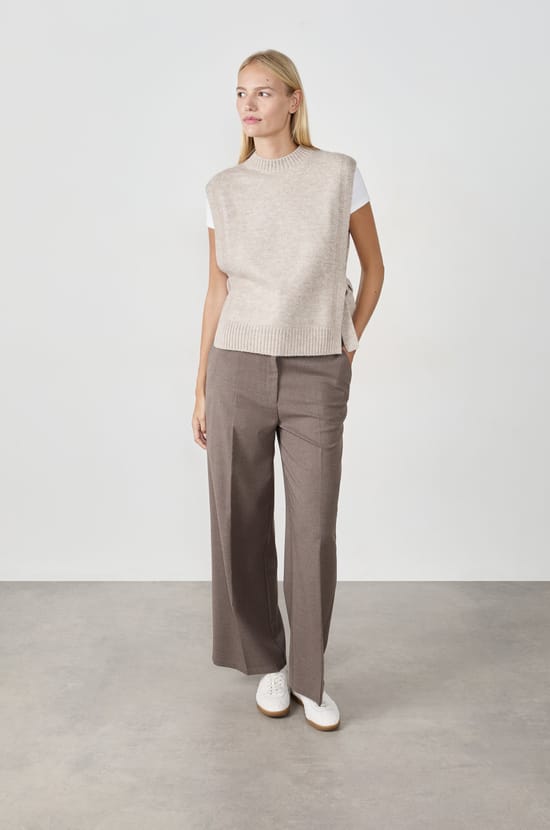 Pull sans manches;${refinementColor}