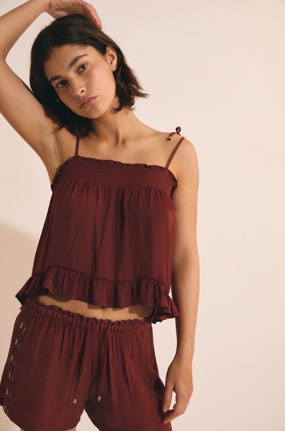 Caraco satin&eacute;;${refinementColor}