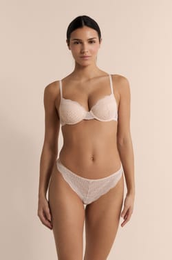 Tanga en dentelle;${refinementColor}