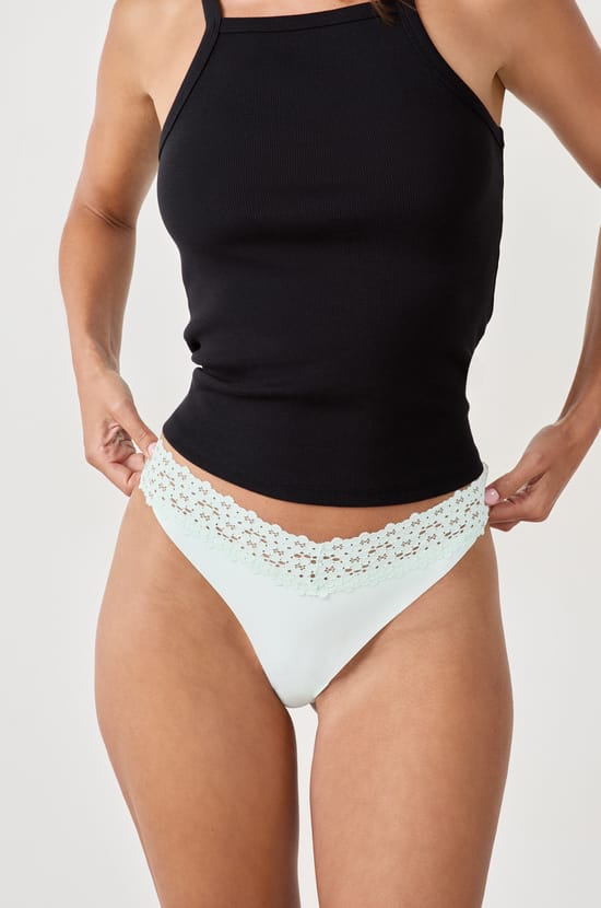V-Shape Tanga aus Mikrofaser und Spitze;${refinementColor}