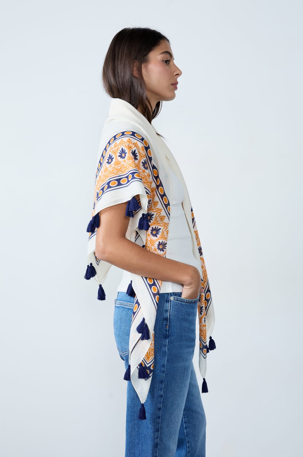 Pañuelo de algodón con flecos estampados;${refinementColor}
