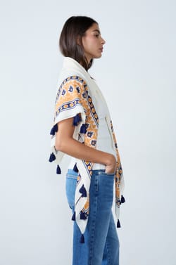 Pañuelo de algodón con flecos estampados;${refinementColor}