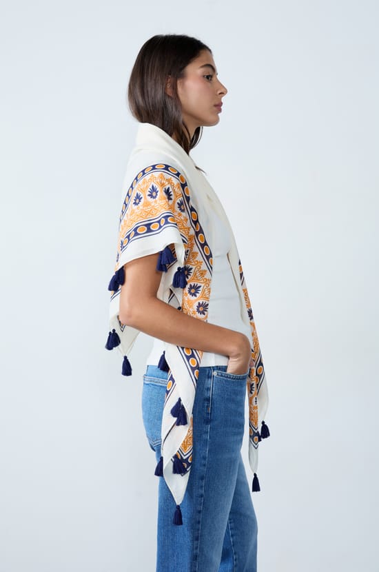 Cotton scarf with fringed patterns;${refinementColor}
