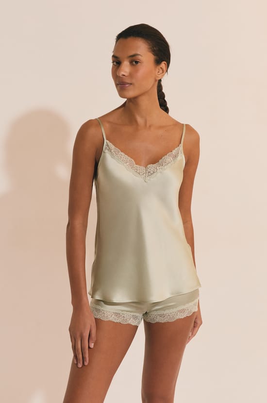 Caraco en soie d&eacute;tails dentelle;${refinementColor}