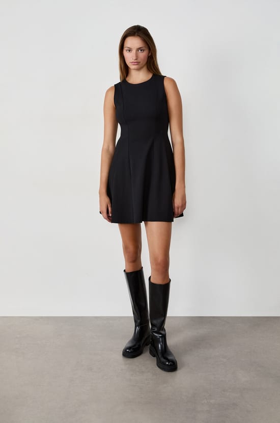 Robe courte sans manches;${refinementColor}