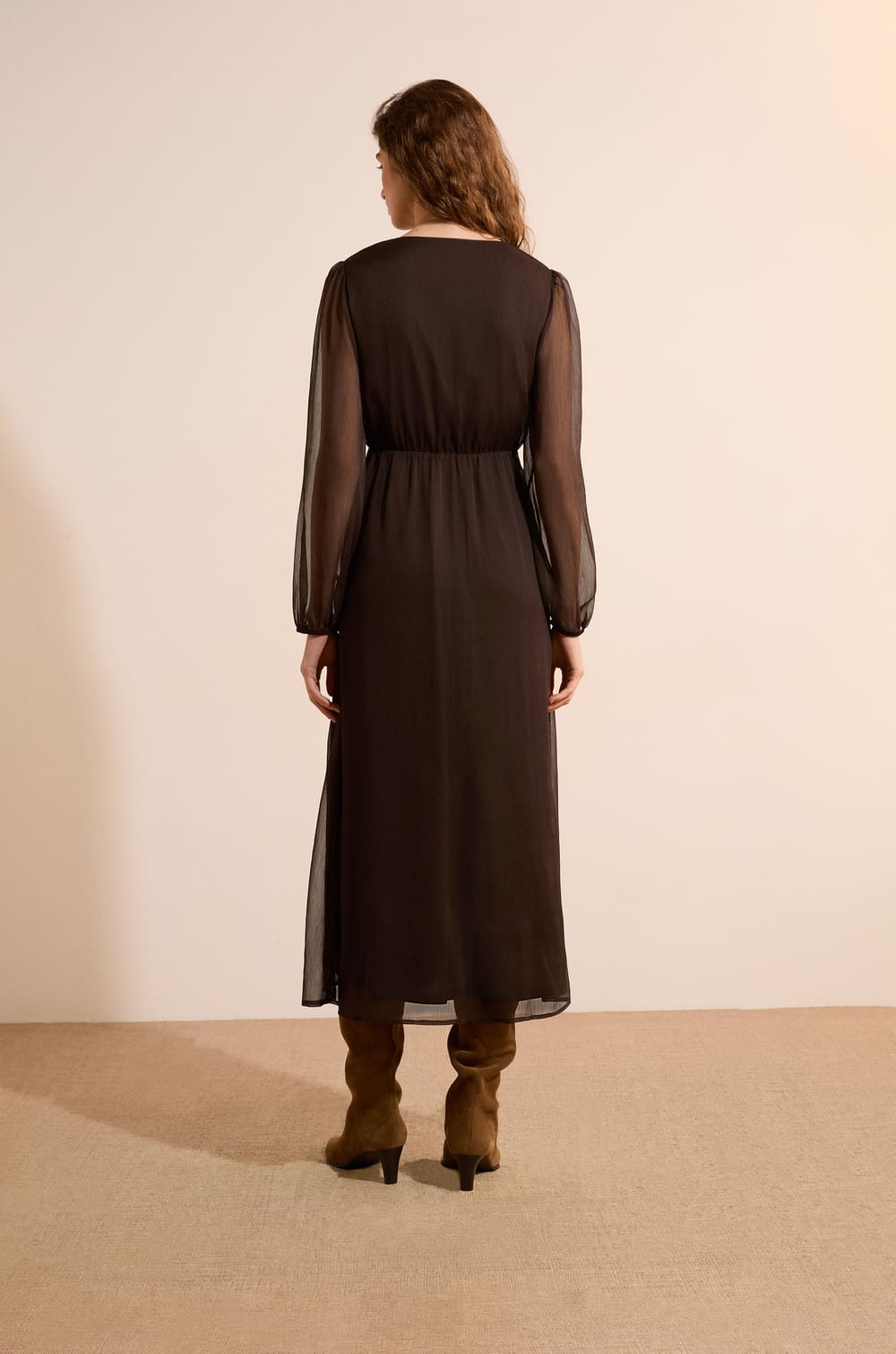 Robe longue col V;${refinementColor}
