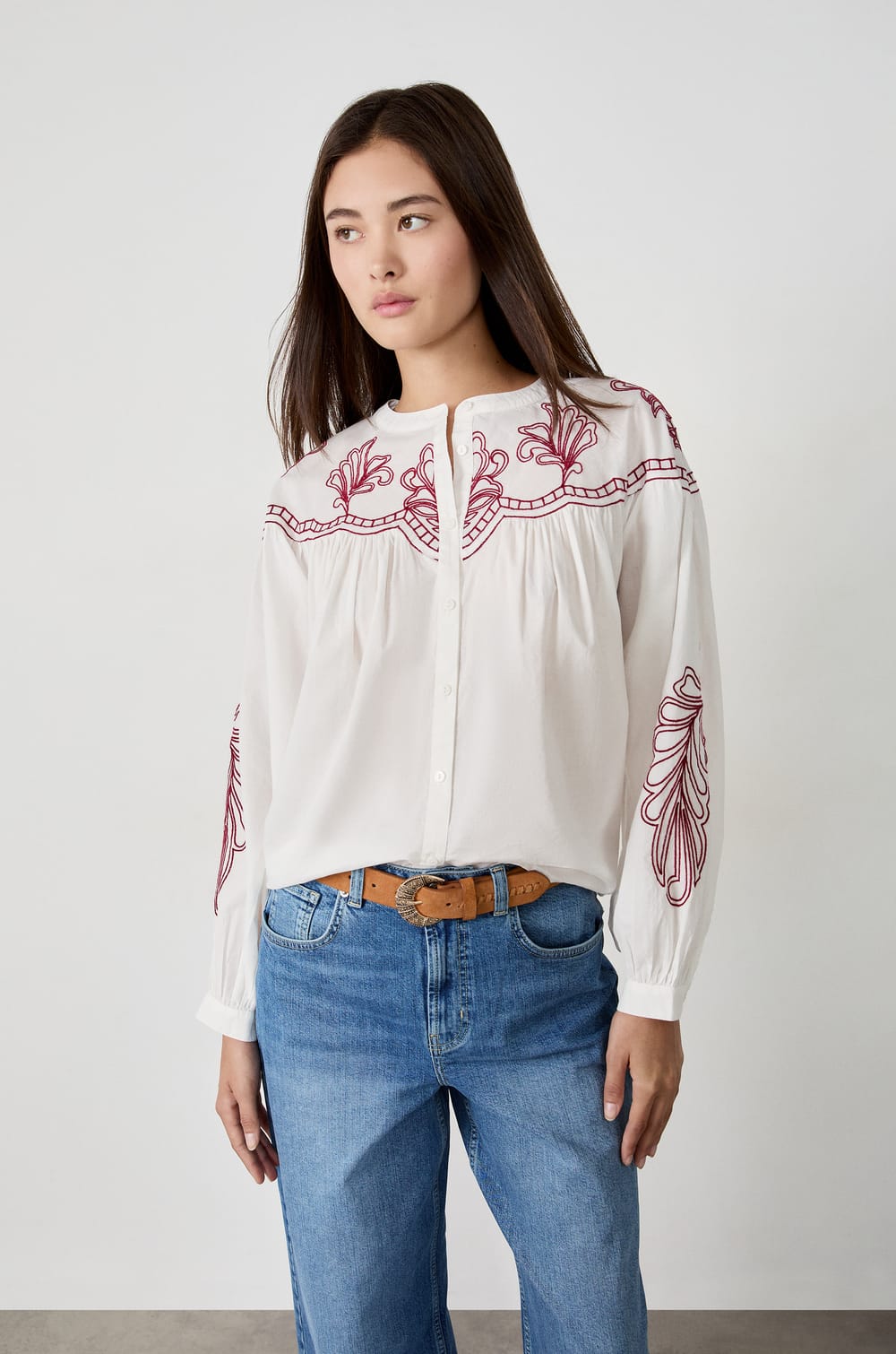 Camisa bordada;${refinementColor}