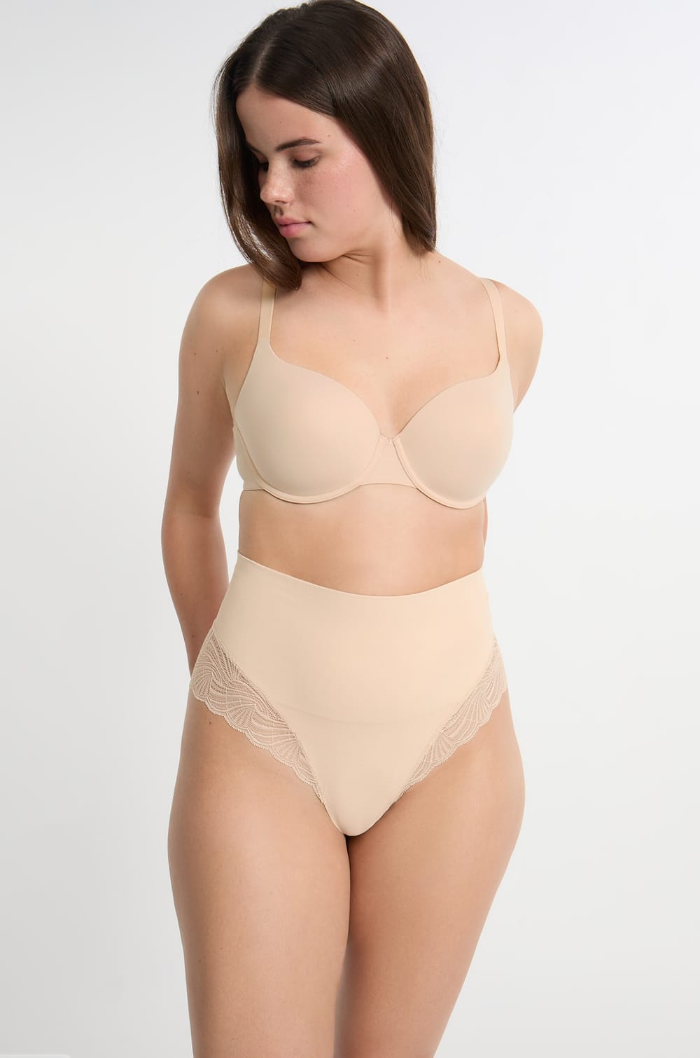 Tanga de talle alto moldeador con detalles de encaje - Sujeción media;${refinementColor}