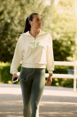 Sweatshirt en coton avec &eacute;criture "tennis club";${refinementColor}