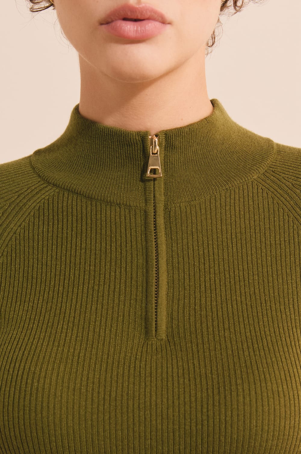 Pull c&ocirc;tel&eacute; manches longues avec col haut;${refinementColor}