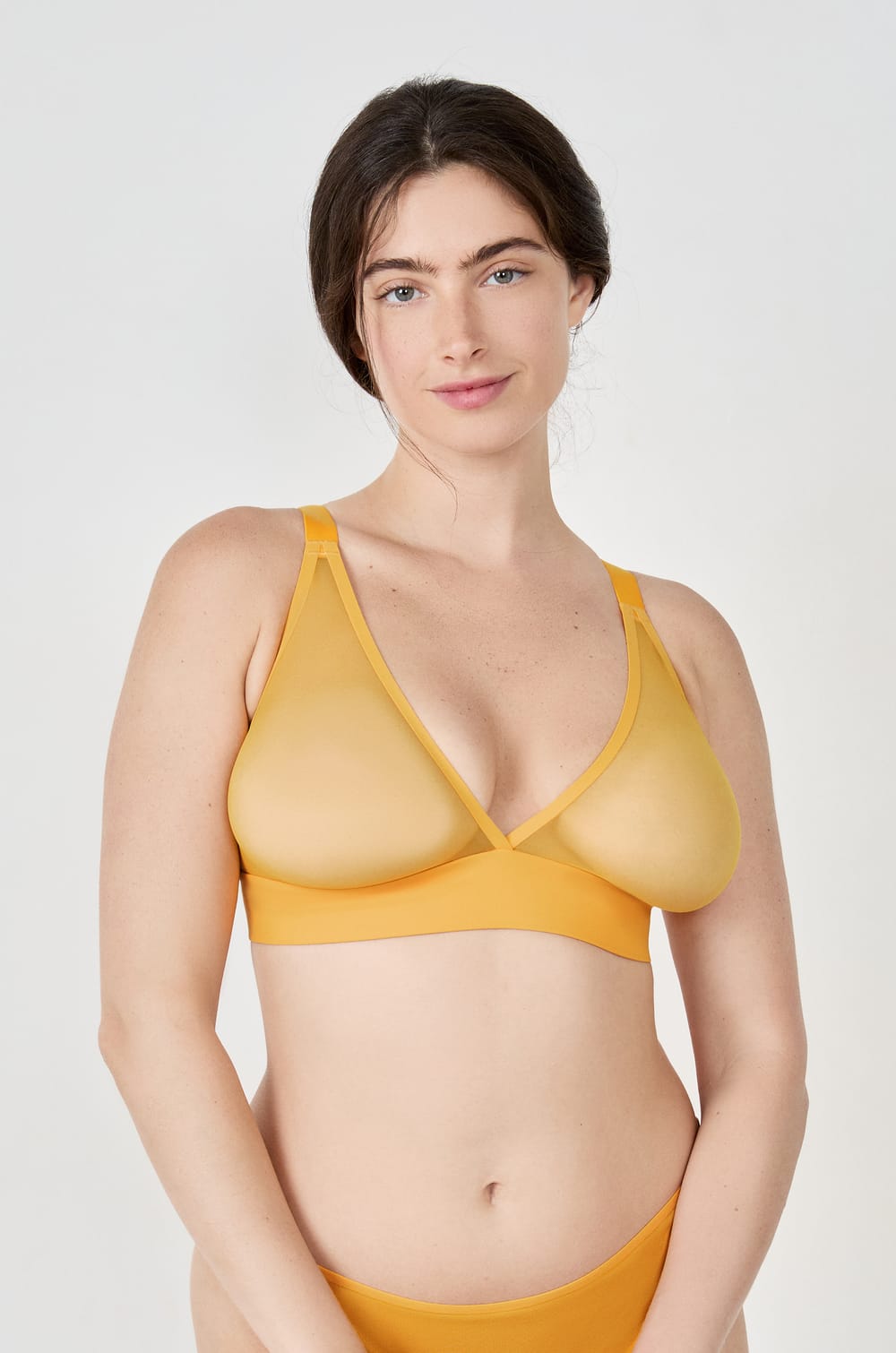 Wireless triangle bra in tulle;${refinementColor}