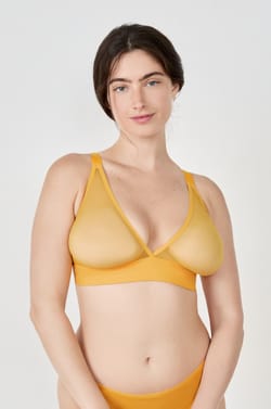 Wireless triangle bra in tulle;${refinementColor}