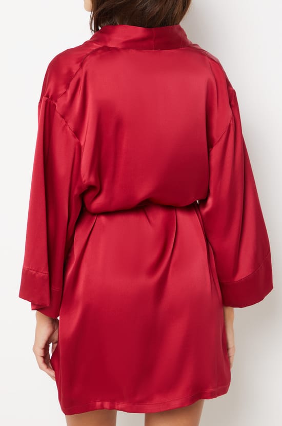 Silk Robe;${refinementColor}