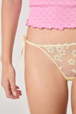 String à nouer en tulle brodé;${refinementColor}