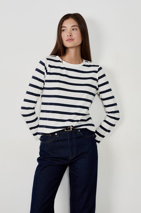 T-shirt manches longues à rayures;${refinementColor}