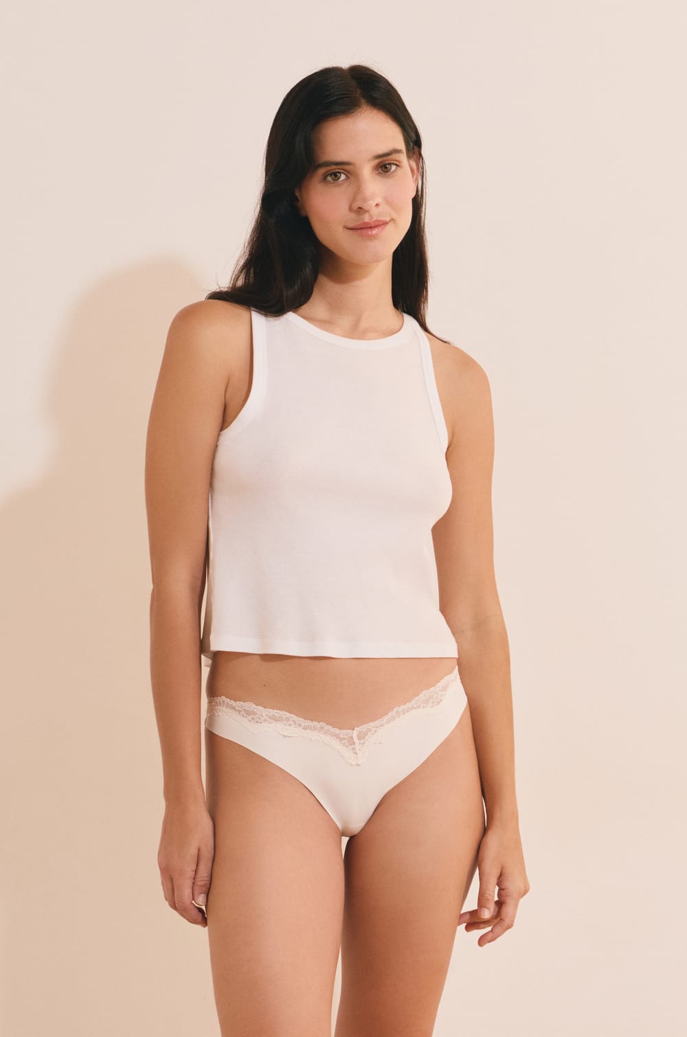 Tanga avec d&eacute;tail dentelle;${refinementColor}