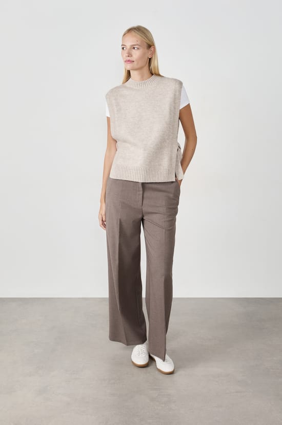 Pull sans manches;${refinementColor}