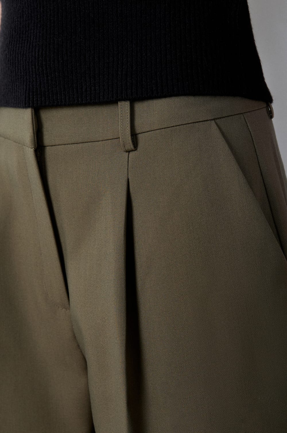 Straight Leg Trousers;${refinementColor}