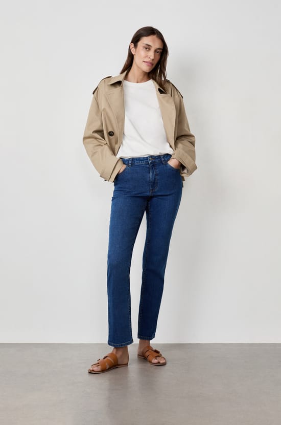Straight Cut Jeans;${refinementColor}