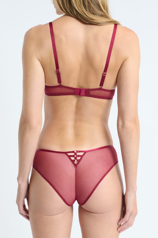 Hipster with embroidered details;${refinementColor}