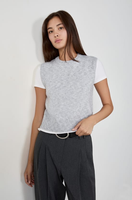 Sleeveless Round Neck Sweater;${refinementColor}