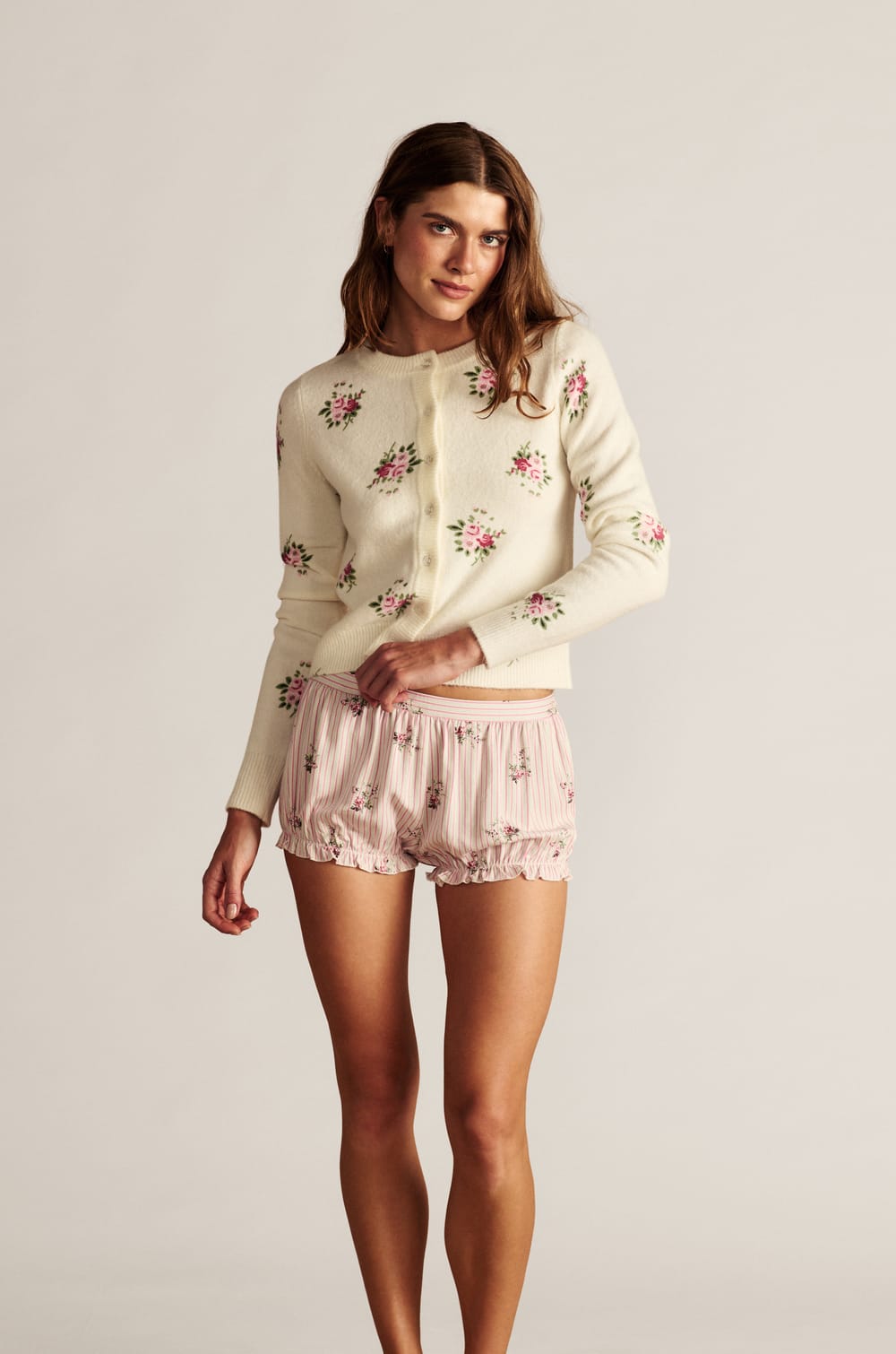 Gilet &agrave; motif fleuri;${refinementColor}