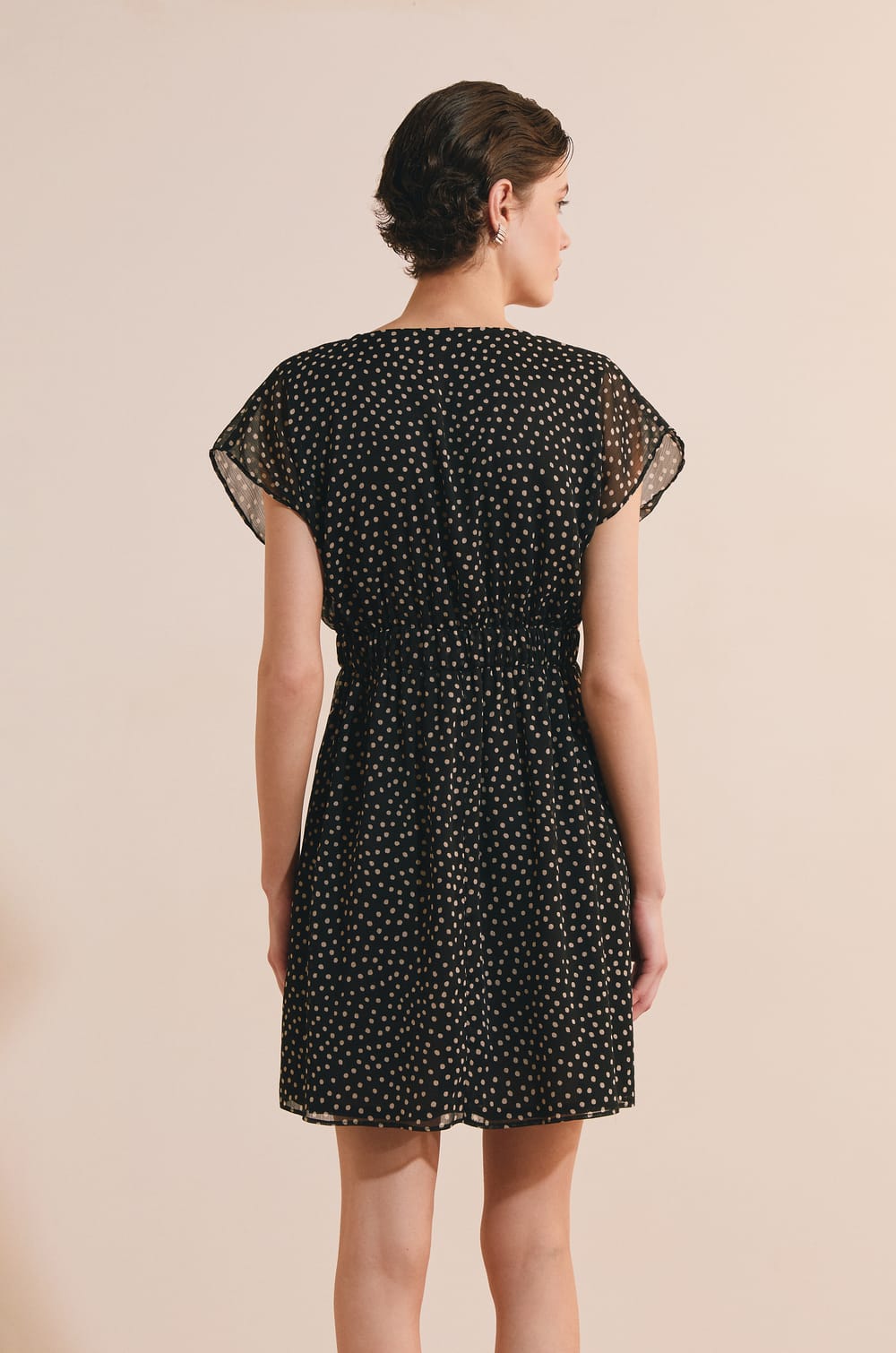 Robe courte fluide &agrave; motifs;${refinementColor}