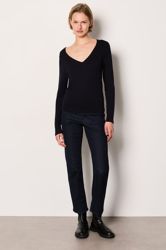 Pull col V manches longues;${refinementColor}