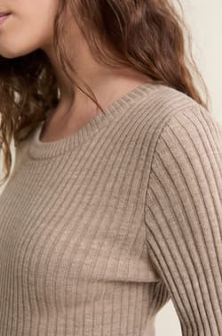 Robe c&ocirc;tel&eacute;e longue avec fente sur le devant;${refinementColor}