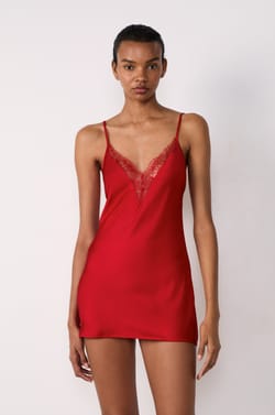 Nuisette satinée détails dentelle bijou cœur;${refinementColor}
