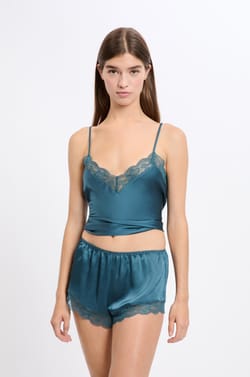 Short de pyjama satiné détails dentelle;${refinementColor}