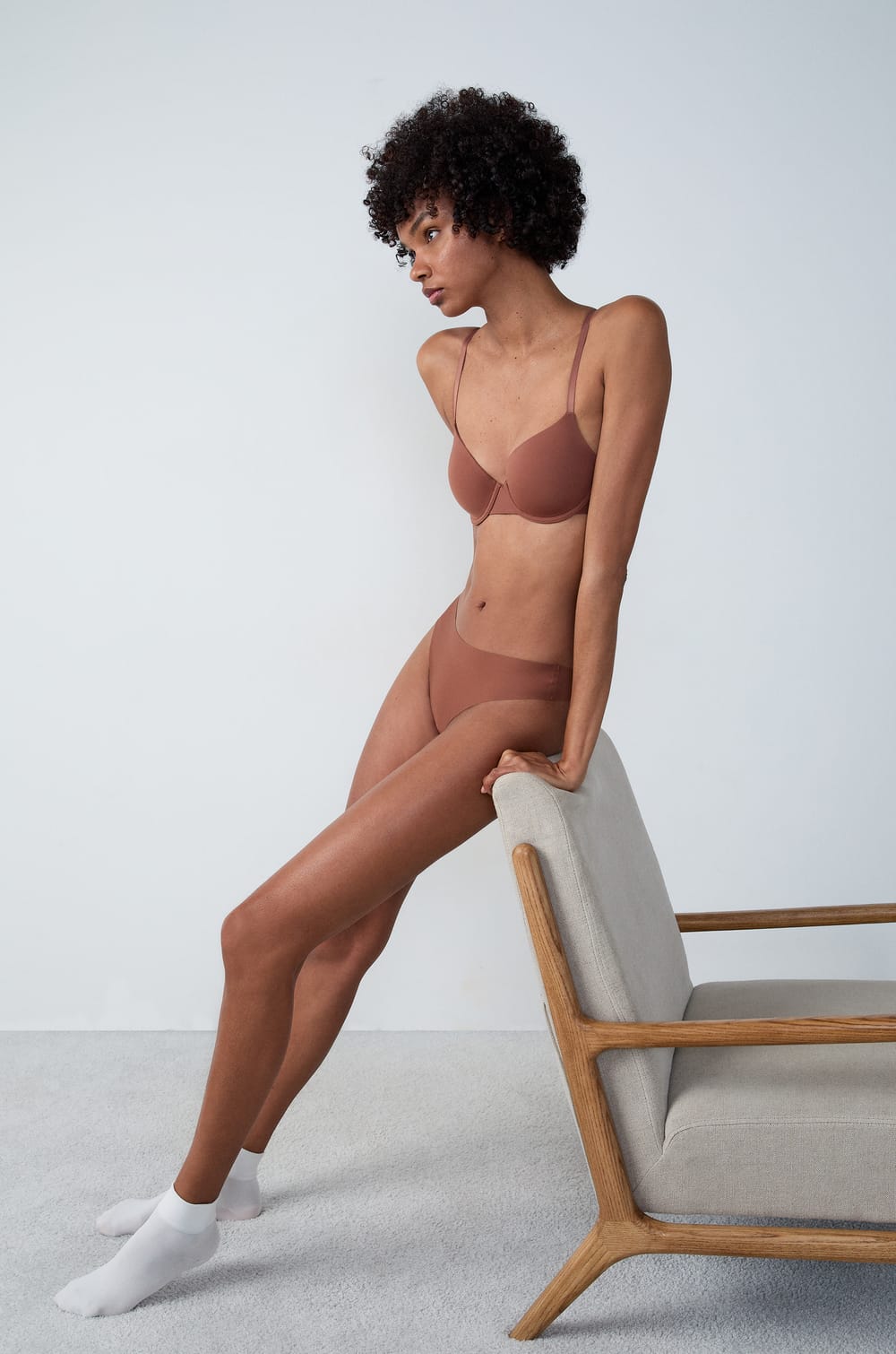 Bra Nº 4 -  Balconet de copas finas;${refinementColor}