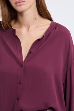 Chemise à manches longues en crepe;${refinementColor}