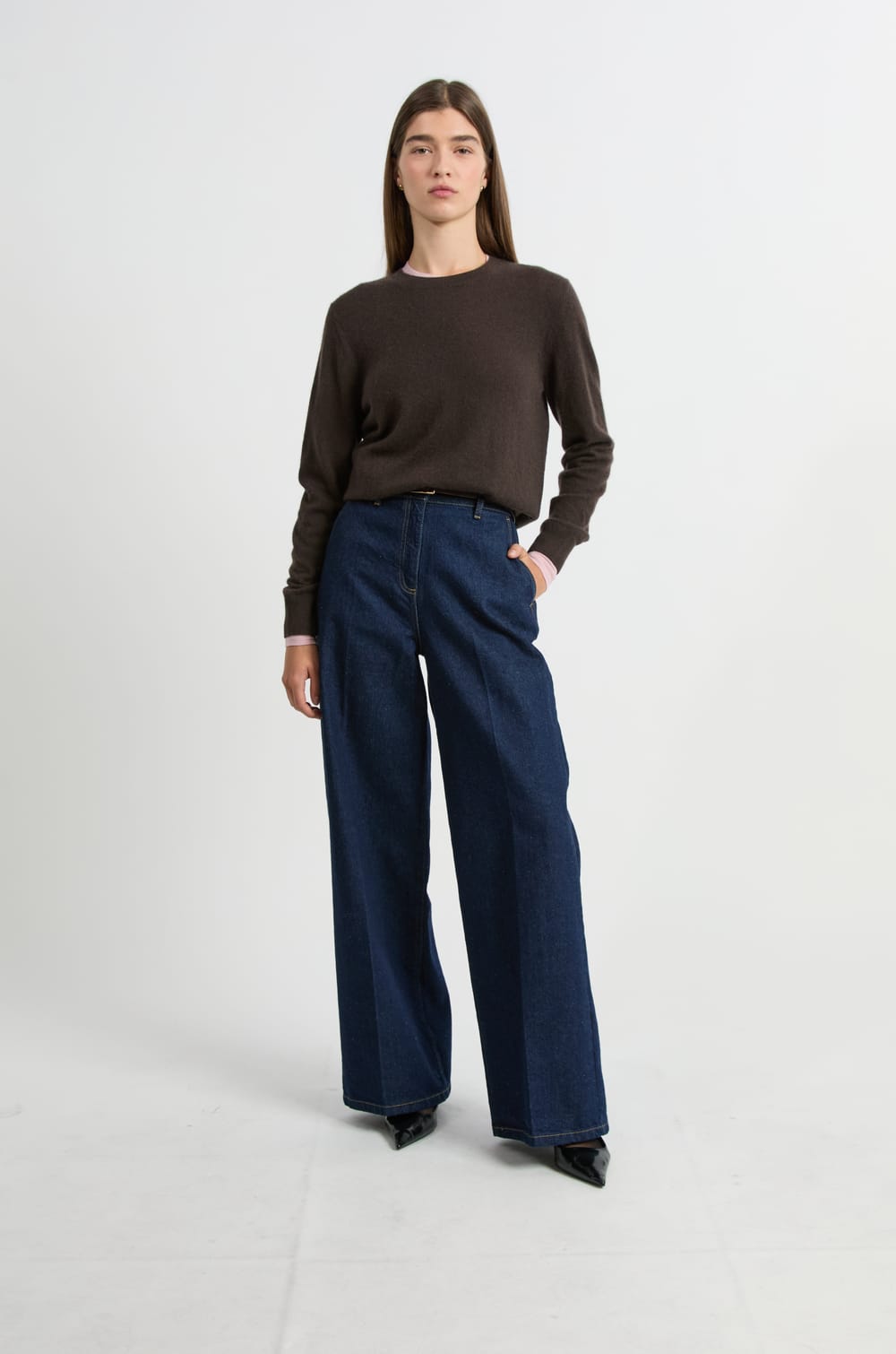 Round neck cashmere sweater;${refinementColor}
