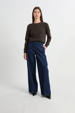 Round neck cashmere sweater;${refinementColor}